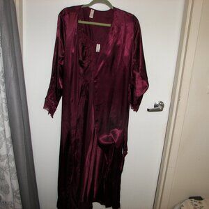 Flora Nikrooz Stella burgundy satin S/M robe and M nightgown set built-in bra